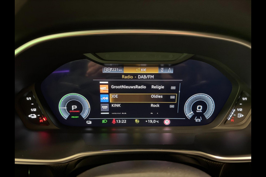 Audi Q3 45 TFSI e S-LINE BLACK-EDITION 20'' PANO/LED/DAB/SFEERVERL/LEDER/STOEL-M/SONOS///