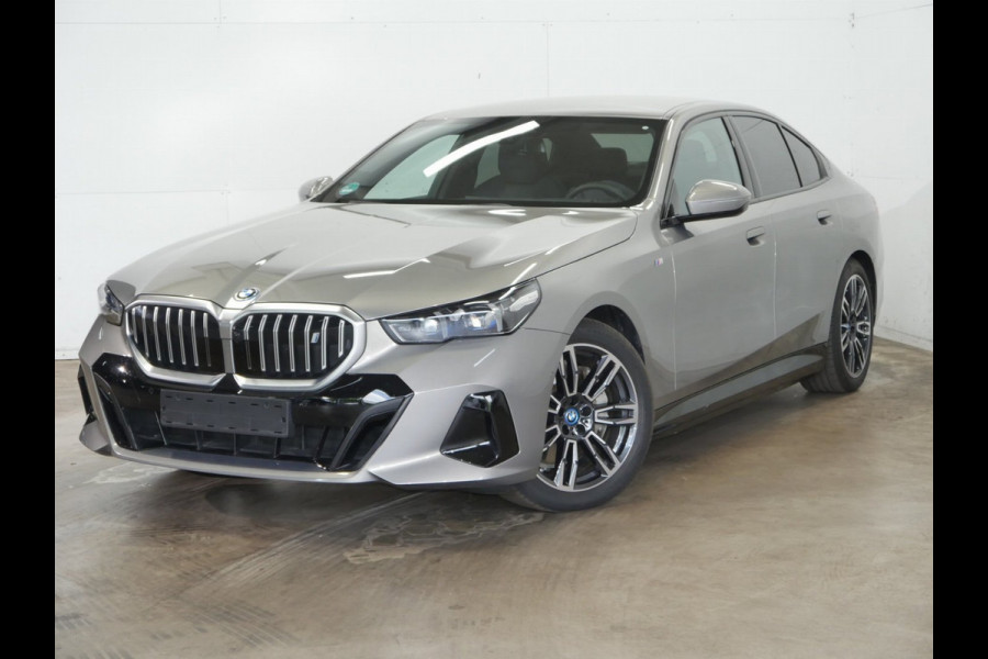 BMW i5 xDrive40 M-Sport - Onderstel Prof - Trekhaak - Bowers & Wilkins - Driving Ass Prof