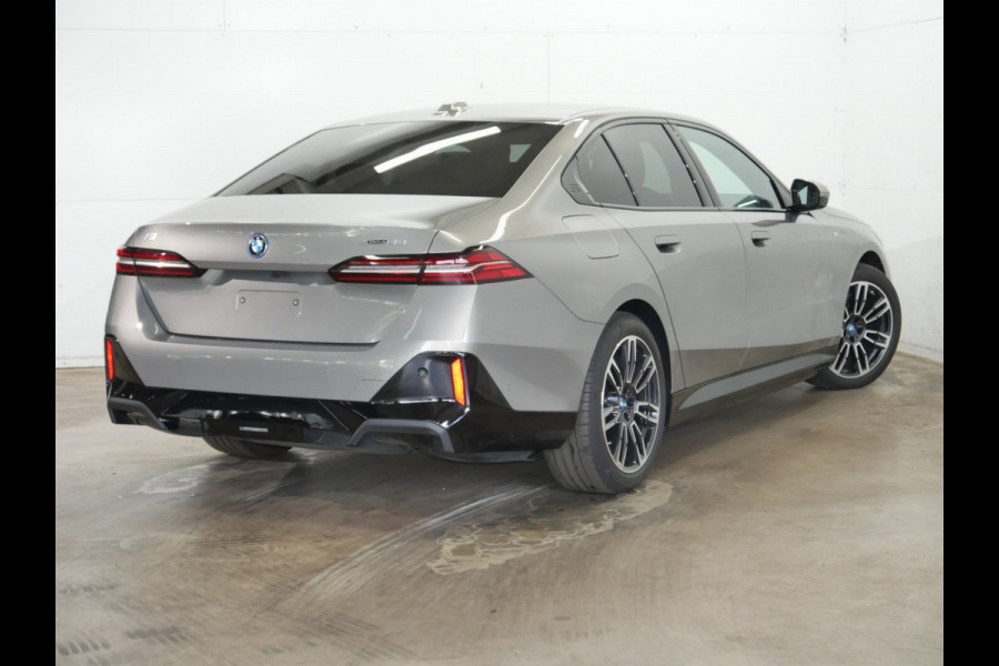 BMW i5 xDrive40 M-Sport - Onderstel Prof - Trekhaak - Bowers & Wilkins - Driving Ass Prof