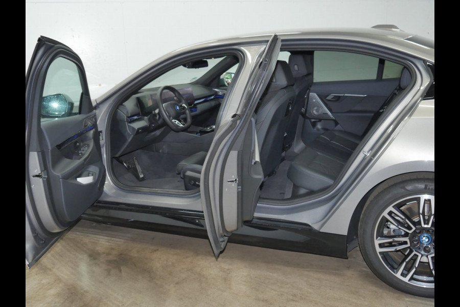 BMW i5 xDrive40 M-Sport - Onderstel Prof - Trekhaak - Bowers & Wilkins - Driving Ass Prof