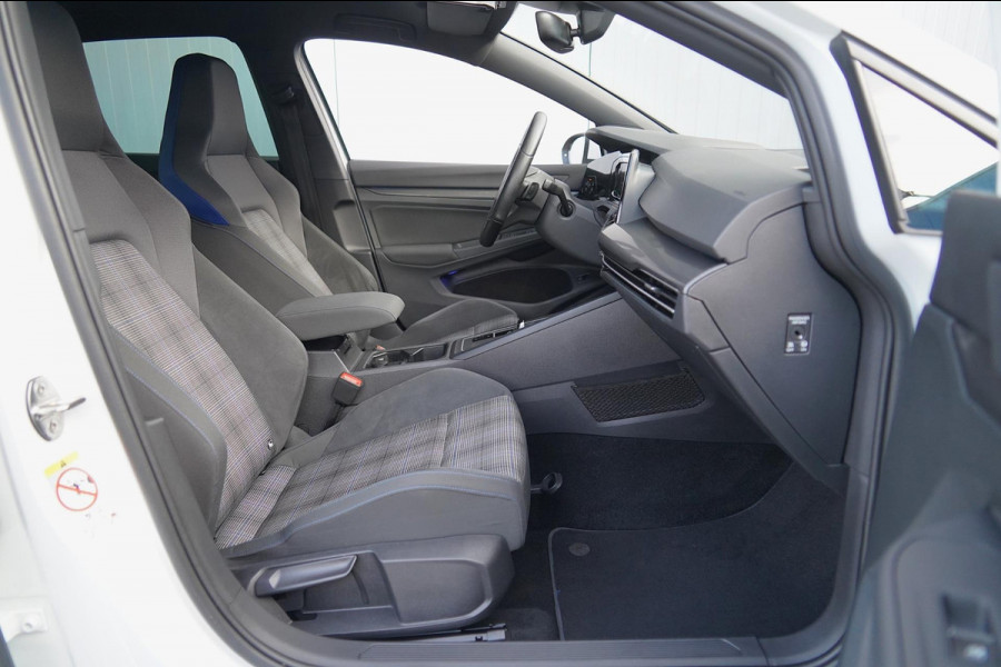 Volkswagen Golf 1.4 eHybrid GTE / Navigatie / Cruise / 18 Inch LMV / Adaptieve Cruise