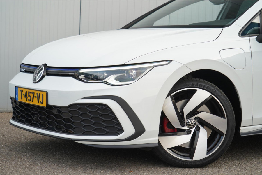 Volkswagen Golf 1.4 eHybrid GTE / Navigatie / Cruise / 18 Inch LMV / Adaptieve Cruise