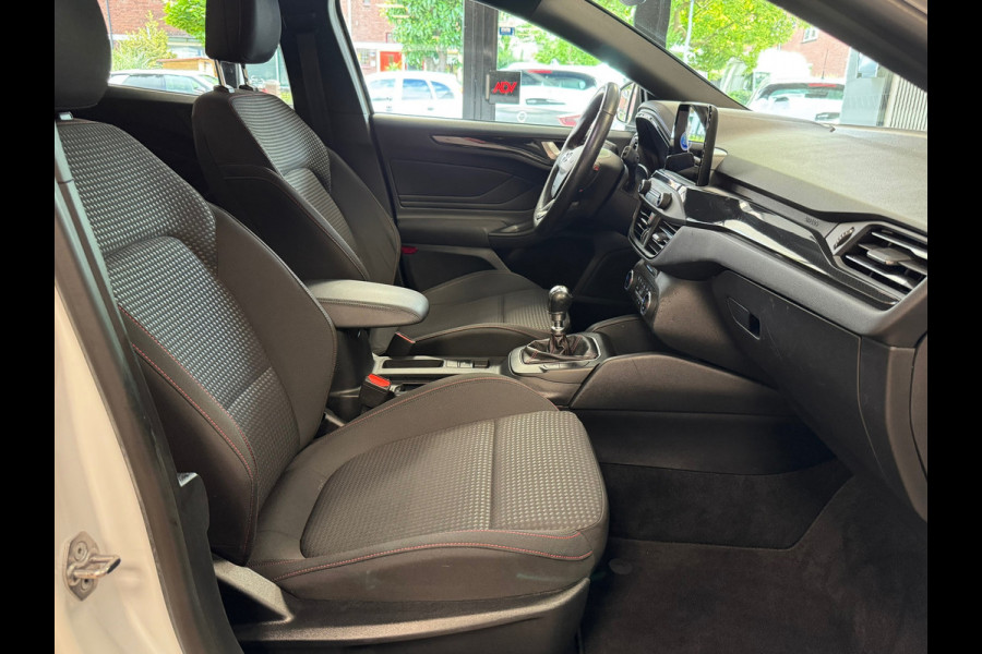 Ford FOCUS Wagon 1.0 EcoBoost ST Line Business NAVIGATIE APPLE CARPLAY AIRCO PDC CRUISE START/STOP LANE-ASSIST KEYLESS-GO