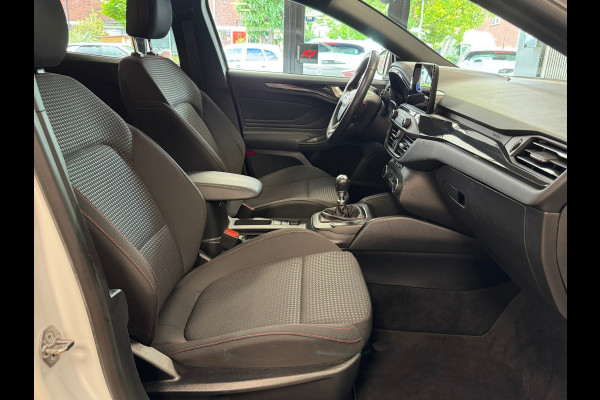 Ford FOCUS Wagon 1.0 EcoBoost ST Line Business NAVIGATIE APPLE CARPLAY AIRCO PDC CRUISE START/STOP LANE-ASSIST KEYLESS-GO