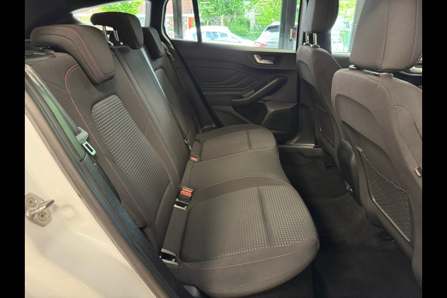 Ford FOCUS Wagon 1.0 EcoBoost ST Line Business NAVIGATIE APPLE CARPLAY AIRCO PDC CRUISE START/STOP LANE-ASSIST KEYLESS-GO