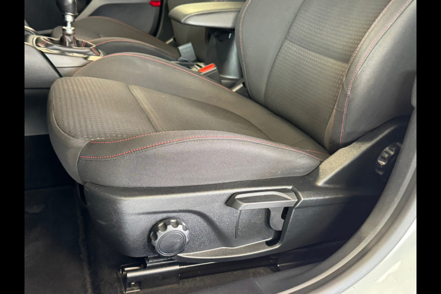 Ford FOCUS Wagon 1.0 EcoBoost ST Line Business NAVIGATIE APPLE CARPLAY AIRCO PDC CRUISE START/STOP LANE-ASSIST KEYLESS-GO