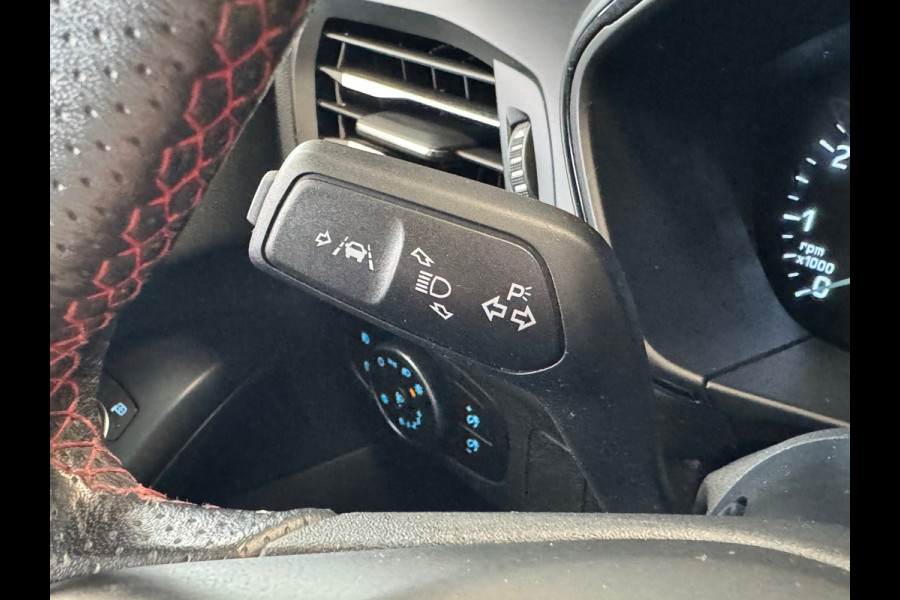 Ford FOCUS Wagon 1.0 EcoBoost ST Line Business NAVIGATIE APPLE CARPLAY AIRCO PDC CRUISE START/STOP LANE-ASSIST KEYLESS-GO
