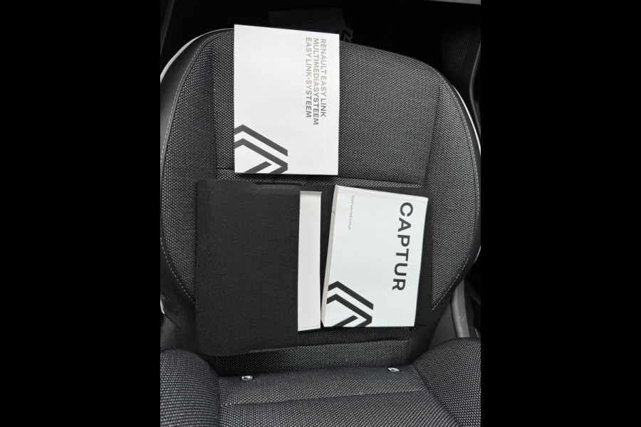 Renault Captur 1.6 E-Tech full hybrid 145 techno Navi / Stoel verwarming / Clima / Full LED