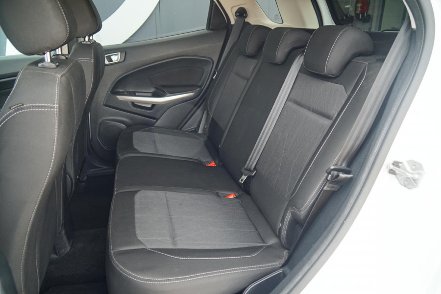 Ford EcoSport 1.0 EcoBoost Titanium + CAMERA / SENSOREN / STOEL, STUURWIEL & VOORRUITVERWARMING