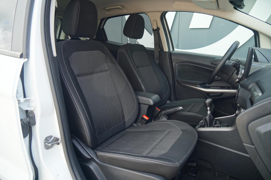 Ford EcoSport 1.0 EcoBoost Titanium + CAMERA / SENSOREN / STOEL, STUURWIEL & VOORRUITVERWARMING