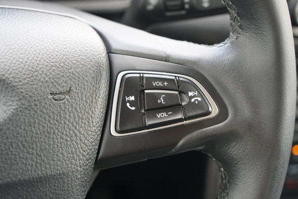 Ford EcoSport 1.0 EcoBoost Titanium + CAMERA / SENSOREN / STOEL, STUURWIEL & VOORRUITVERWARMING