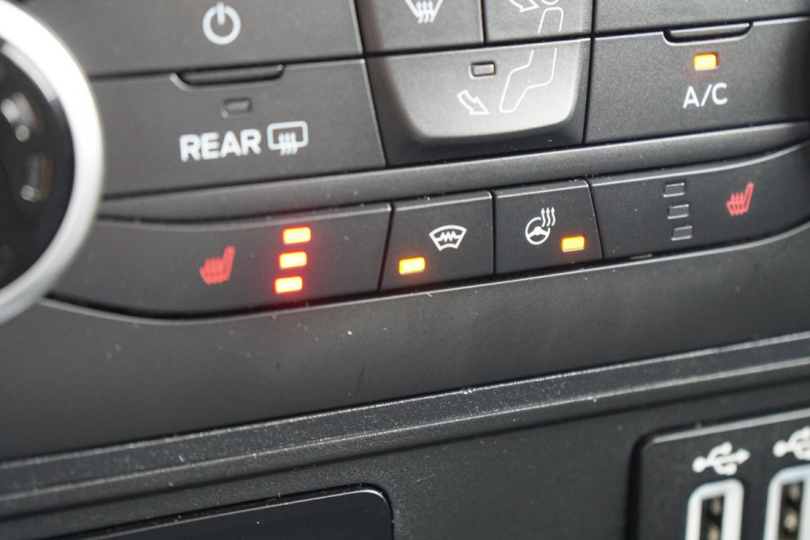 Ford EcoSport 1.0 EcoBoost Titanium + CAMERA / SENSOREN / STOEL, STUURWIEL & VOORRUITVERWARMING