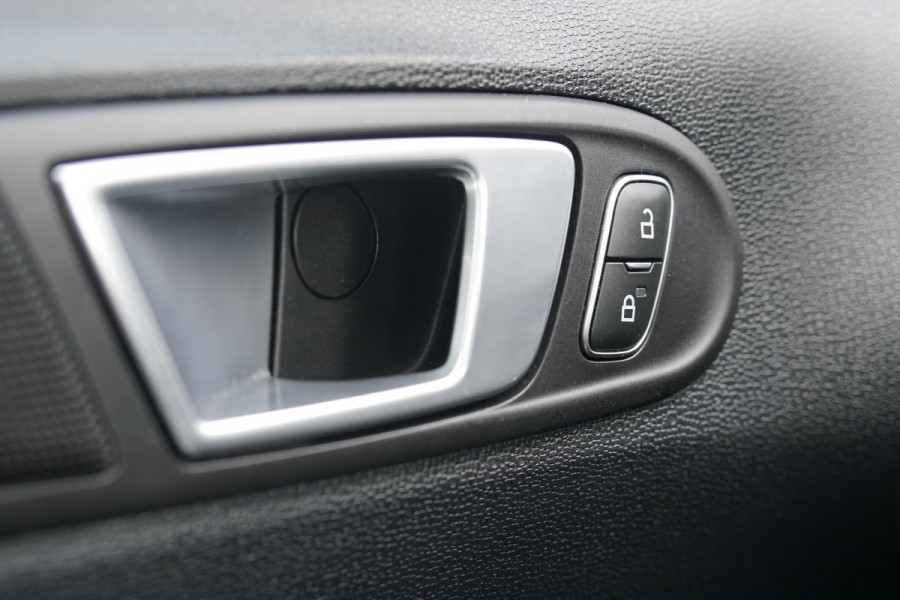 Ford EcoSport 1.0 EcoBoost Titanium + CAMERA / SENSOREN / STOEL, STUURWIEL & VOORRUITVERWARMING