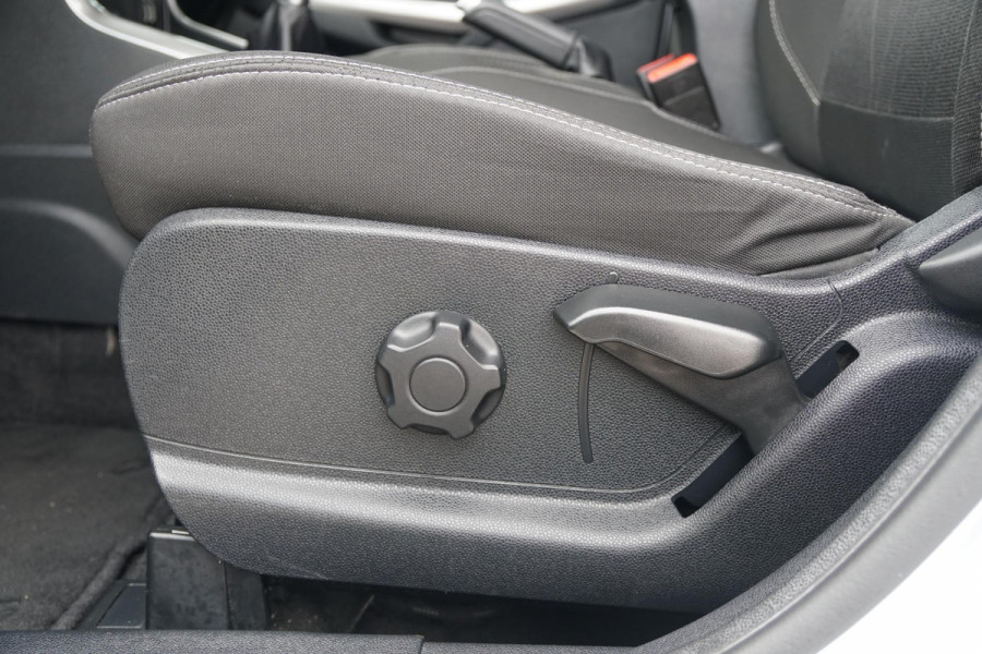 Ford EcoSport 1.0 EcoBoost Titanium + CAMERA / SENSOREN / STOEL, STUURWIEL & VOORRUITVERWARMING