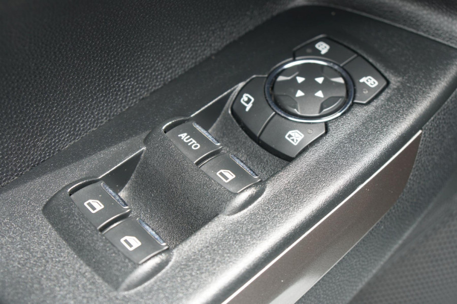 Ford EcoSport 1.0 EcoBoost Titanium + CAMERA / SENSOREN / STOEL, STUURWIEL & VOORRUITVERWARMING