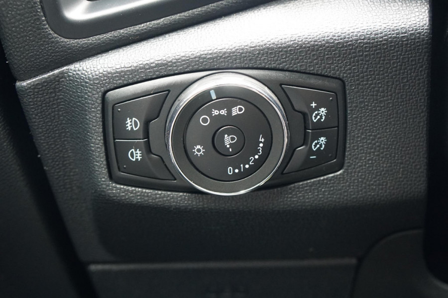 Ford EcoSport 1.0 EcoBoost Titanium + CAMERA / SENSOREN / STOEL, STUURWIEL & VOORRUITVERWARMING