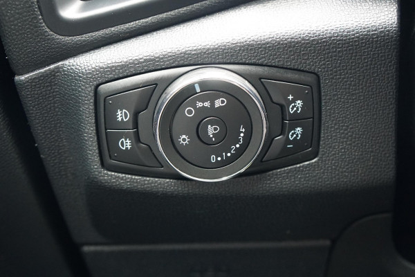 Ford EcoSport 1.0 EcoBoost Titanium + CAMERA / SENSOREN / STOEL, STUURWIEL & VOORRUITVERWARMING