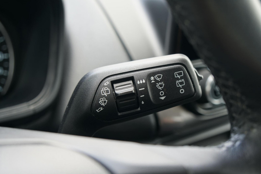 Ford EcoSport 1.0 EcoBoost Titanium + CAMERA / SENSOREN / STOEL, STUURWIEL & VOORRUITVERWARMING