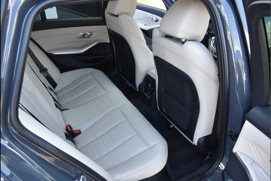 BMW 3 Serie Touring 330e xDrive M-Sport 292 Pk Pano Memory Head-Up Laser Vol Leder 19 Inch