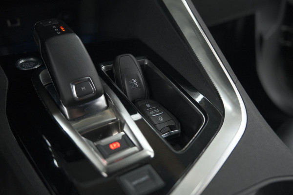 Peugeot 3008 1.6 PureTech 180 GT Line | Camera | Dodehoekdetectie | Adaptieve Cruise Control | Elektronische Kofferklep