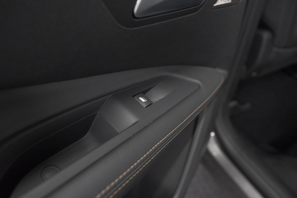 Peugeot 3008 1.6 PureTech 180 GT Line | Camera | Dodehoekdetectie | Adaptieve Cruise Control | Elektronische Kofferklep