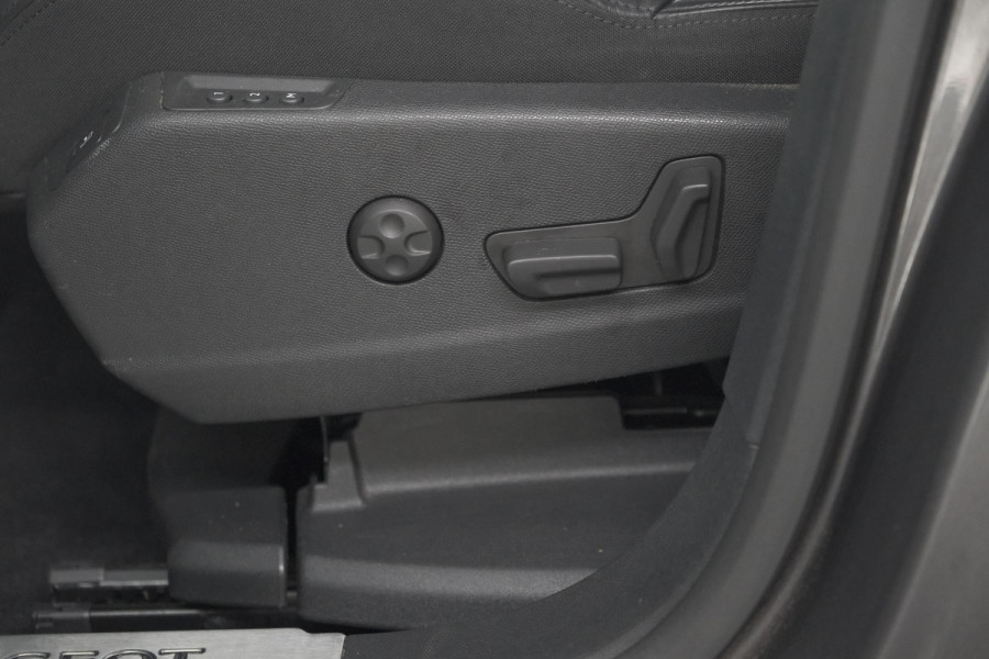 Peugeot 3008 1.6 PureTech 180 GT Line | Camera | Dodehoekdetectie | Adaptieve Cruise Control | Elektronische Kofferklep