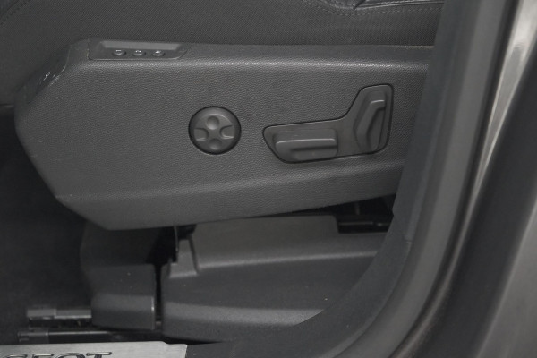 Peugeot 3008 1.6 PureTech 180 GT Line | Camera | Dodehoekdetectie | Adaptieve Cruise Control | Elektronische Kofferklep