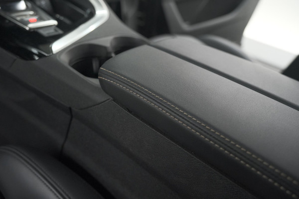 Peugeot 3008 1.6 PureTech 180 GT Line | Camera | Dodehoekdetectie | Adaptieve Cruise Control | Elektronische Kofferklep