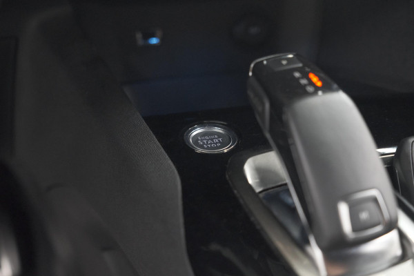 Peugeot 3008 1.6 PureTech 180 GT Line | Camera | Dodehoekdetectie | Adaptieve Cruise Control | Elektronische Kofferklep
