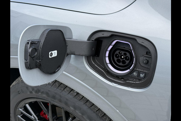 Ford Kuga 2.5 PHEV ST-Line X 243pk | Driver Assistance pack | Matrix LED | Black Package | Wegklapbare Trekhaak | Panoramadak | Winterpack | 2.100kg Trekgewicht