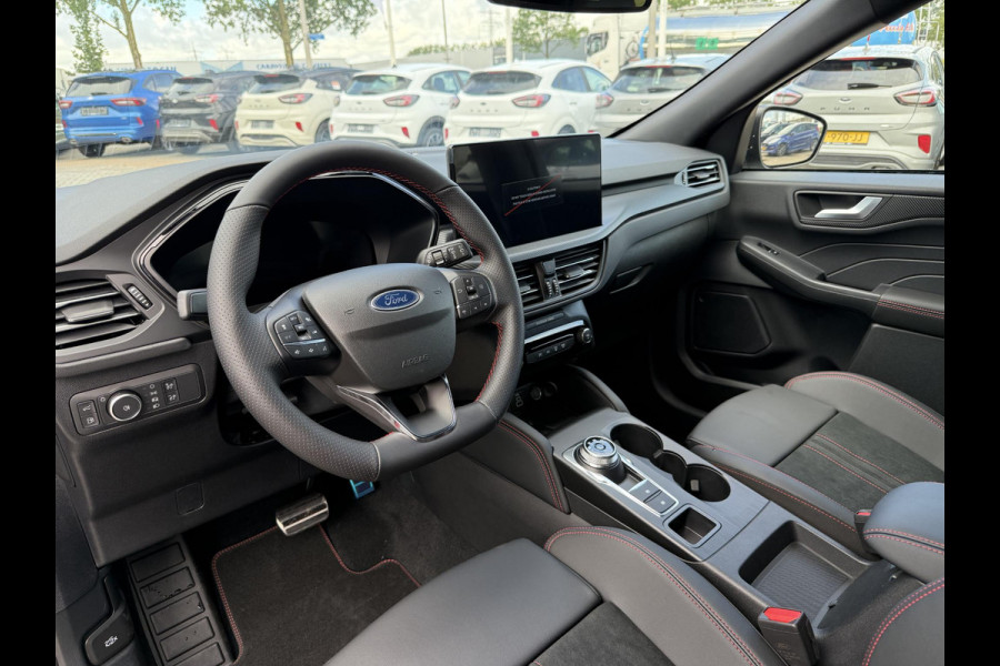 Ford Kuga 2.5 PHEV ST-Line X 243pk | Driver Assistance pack | Matrix LED | Black Package | Wegklapbare Trekhaak | Panoramadak | Winterpack | 2.100kg Trekgewicht