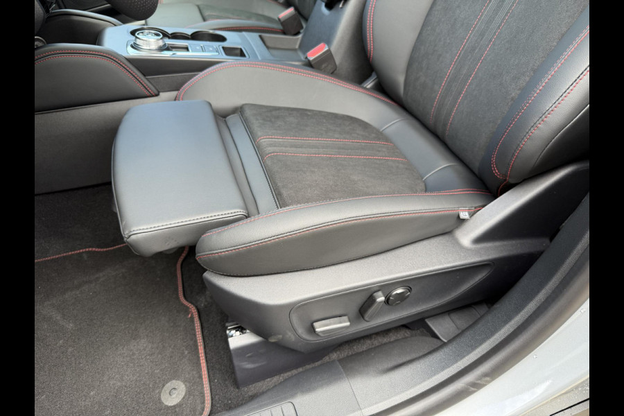 Ford Kuga 2.5 PHEV ST-Line X 243pk | Driver Assistance pack | Matrix LED | Black Package | Wegklapbare Trekhaak | Panoramadak | Winterpack | 2.100kg Trekgewicht