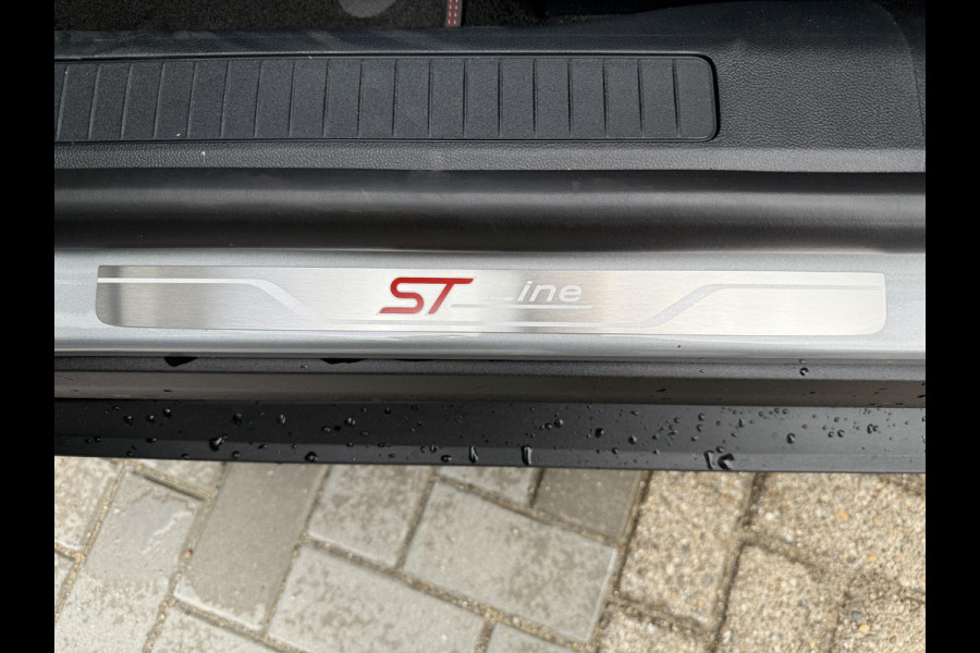 Ford Kuga 2.5 PHEV ST-Line X 243pk | Driver Assistance pack | Matrix LED | Black Package | Wegklapbare Trekhaak | Panoramadak | Winterpack | 2.100kg Trekgewicht