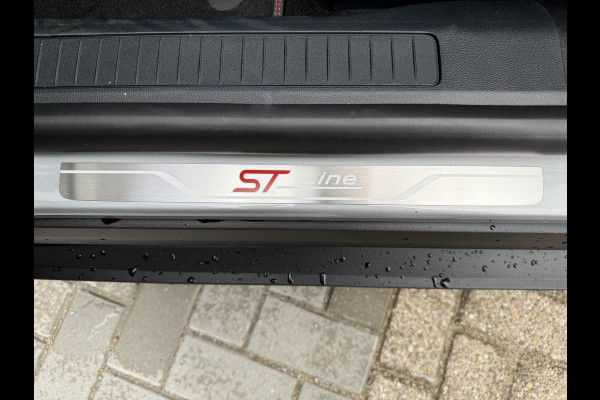 Ford Kuga 2.5 PHEV ST-Line X 243pk | Driver Assistance pack | Matrix LED | Black Package | Wegklapbare Trekhaak | Panoramadak | Winterpack | 2.100kg Trekgewicht