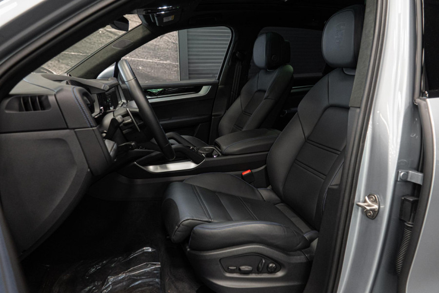 Porsche Cayenne 3.0 E-Hybrid *Burmester 3D / Achteras-besturing / Panorama / Passenger-display / Keyless / HUD*