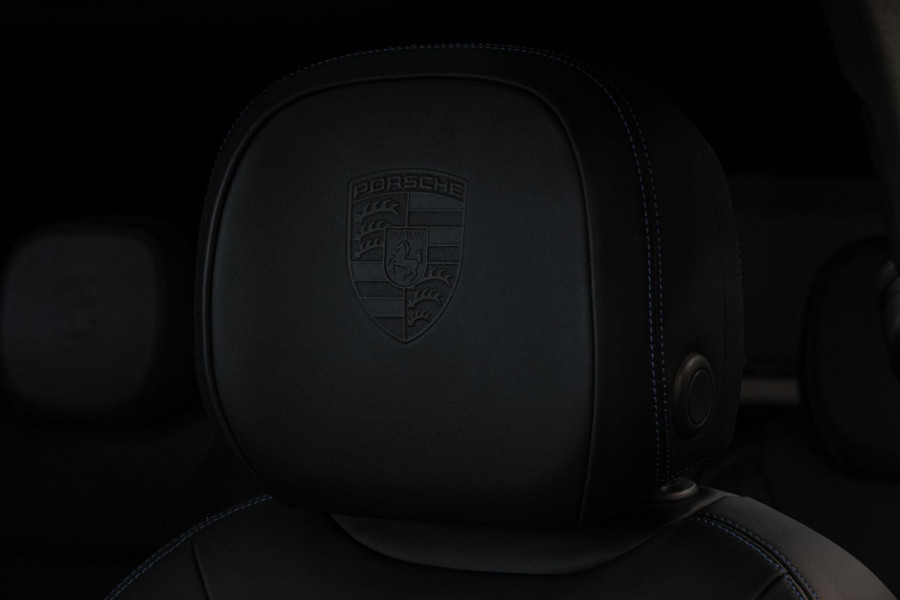 Porsche Cayenne 3.0 E-Hybrid *Burmester 3D / Achteras-besturing / Panorama / Passenger-display / Keyless / HUD*