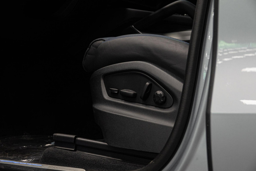 Porsche Cayenne 3.0 E-Hybrid *Burmester 3D / Achteras-besturing / Panorama / Passenger-display / Keyless / HUD*
