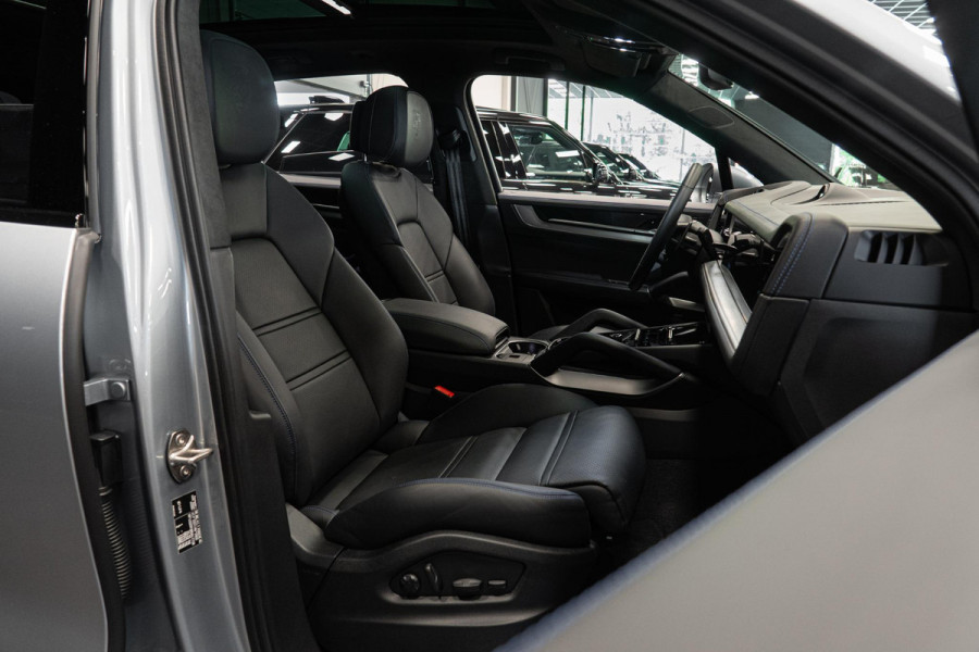 Porsche Cayenne 3.0 E-Hybrid *Burmester 3D / Achteras-besturing / Panorama / Passenger-display / Keyless / HUD*