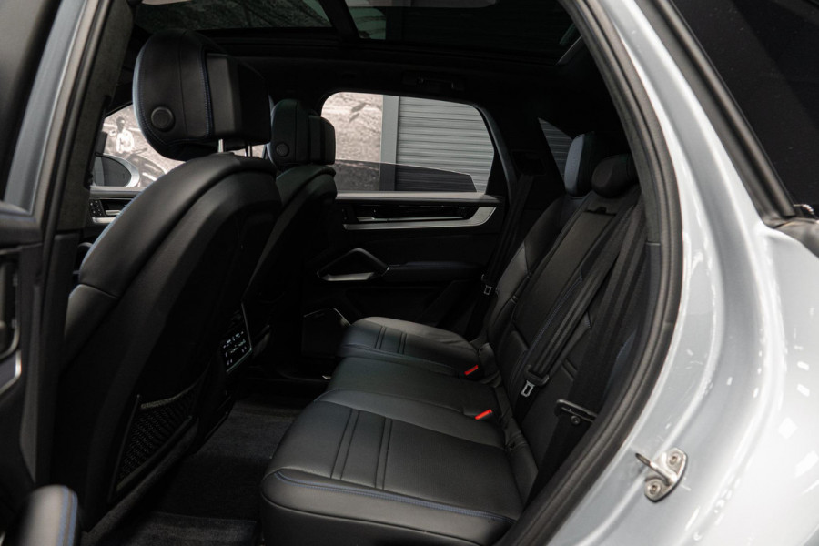 Porsche Cayenne 3.0 E-Hybrid *Burmester 3D / Achteras-besturing / Panorama / Passenger-display / Keyless / HUD*