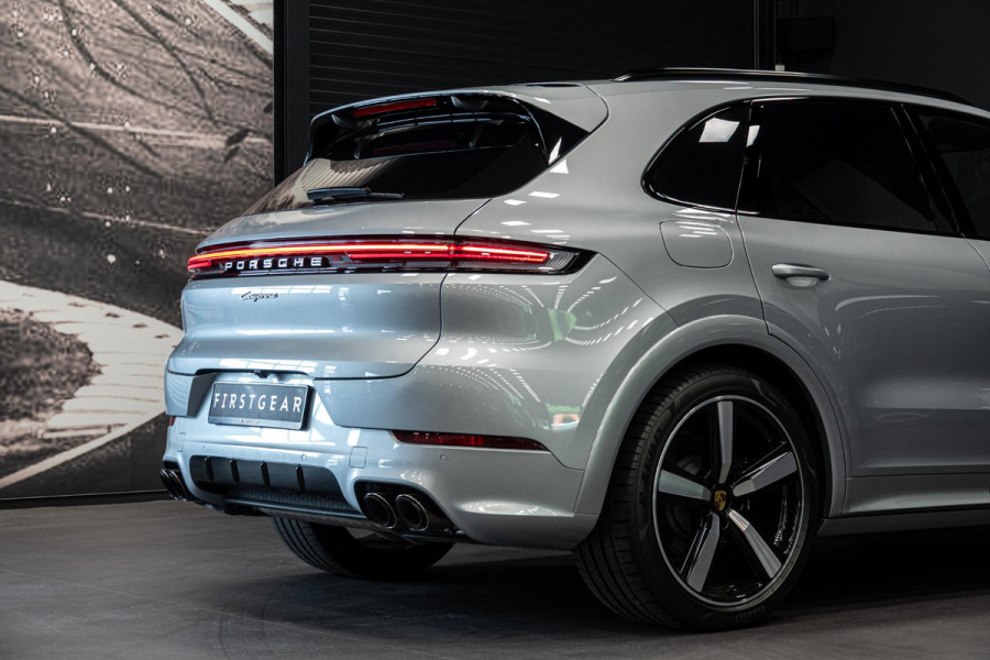 Porsche Cayenne 3.0 E-Hybrid *Burmester 3D / Achteras-besturing / Panorama / Passenger-display / Keyless / HUD*