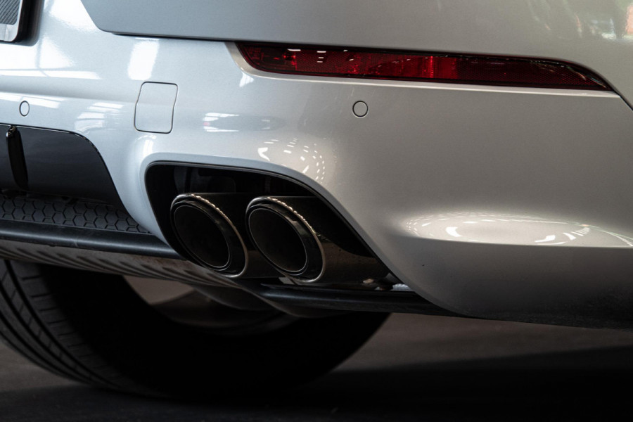 Porsche Cayenne 3.0 E-Hybrid *Burmester 3D / Achteras-besturing / Panorama / Passenger-display / Keyless / HUD*