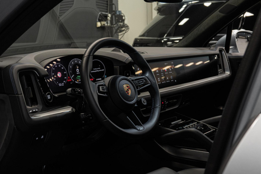 Porsche Cayenne 3.0 E-Hybrid *Burmester 3D / Achteras-besturing / Panorama / Passenger-display / Keyless / HUD*
