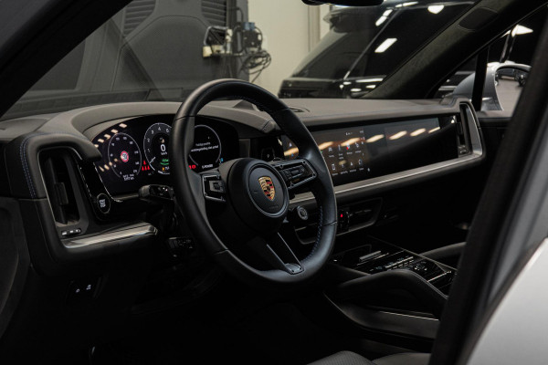 Porsche Cayenne 3.0 E-Hybrid *Burmester 3D / Achteras-besturing / Panorama / Passenger-display / Keyless / HUD*