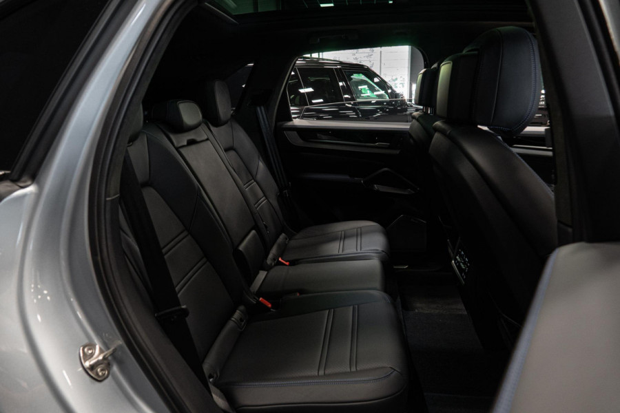 Porsche Cayenne 3.0 E-Hybrid *Burmester 3D / Achteras-besturing / Panorama / Passenger-display / Keyless / HUD*