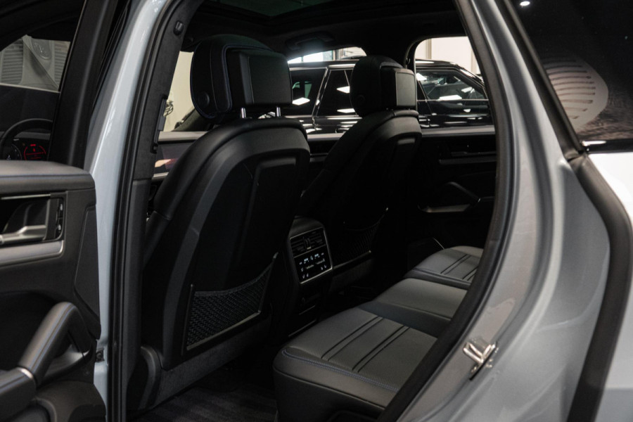 Porsche Cayenne 3.0 E-Hybrid *Burmester 3D / Achteras-besturing / Panorama / Passenger-display / Keyless / HUD*