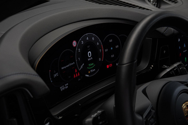 Porsche Cayenne 3.0 E-Hybrid *Burmester 3D / Achteras-besturing / Panorama / Passenger-display / Keyless / HUD*