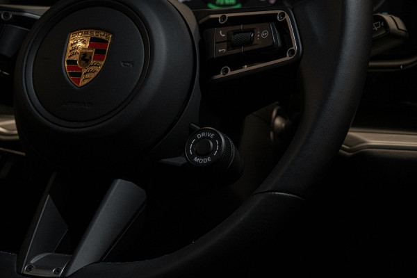 Porsche Cayenne 3.0 E-Hybrid *Burmester 3D / Achteras-besturing / Panorama / Passenger-display / Keyless / HUD*