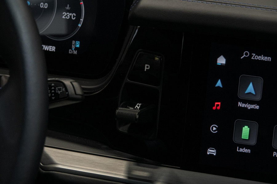 Porsche Cayenne 3.0 E-Hybrid *Burmester 3D / Achteras-besturing / Panorama / Passenger-display / Keyless / HUD*