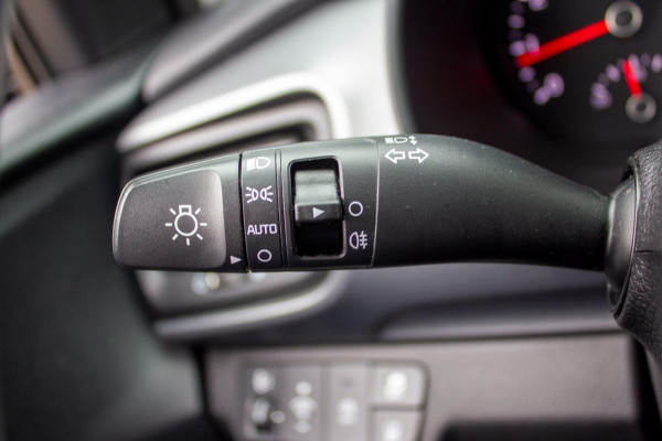 Kia Stonic 1.2 MPi Design Edition|Prijs rijklaar incl. 12 mnd garantie|Carplay Bletooth PDC LMV Stoelverwarming