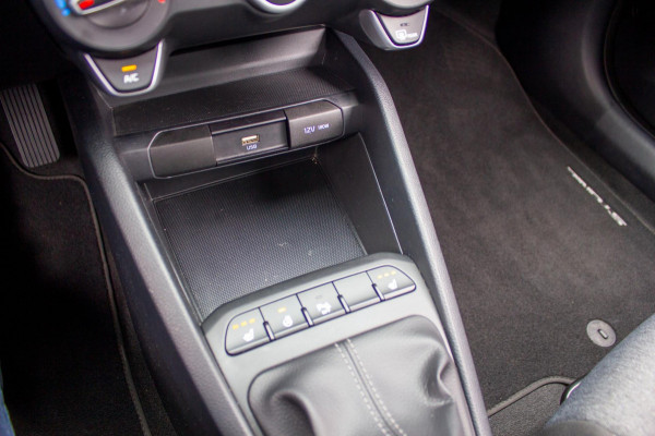 Kia Stonic 1.2 MPi Design Edition|Prijs rijklaar incl. 12 mnd garantie|Carplay Bletooth PDC LMV Stoelverwarming